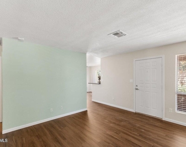 330 W Tonopah Drive - Photo Thumbnail 12