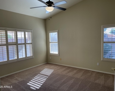 8949 W Kathleen Road - Photo Thumbnail 7