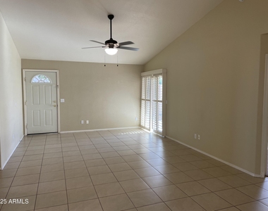 8949 W Kathleen Road - Photo Thumbnail 4