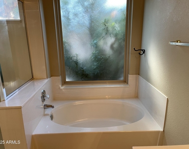 8949 W Kathleen Road - Photo Thumbnail 11