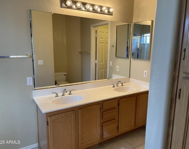 8949 W Kathleen Road - Photo Thumbnail 10
