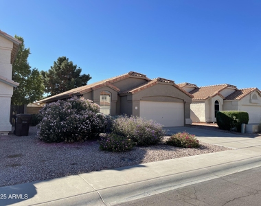 8949 W Kathleen Road - Photo Thumbnail 2
