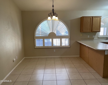 8949 W Kathleen Road - Photo Thumbnail 5