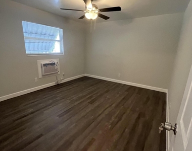 1419 Se 2nd Street - Photo Thumbnail 9