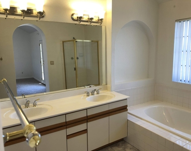 16226 S 37th Way - Photo Thumbnail 27