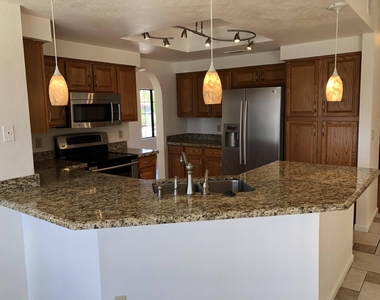 16226 S 37th Way - Photo Thumbnail 7