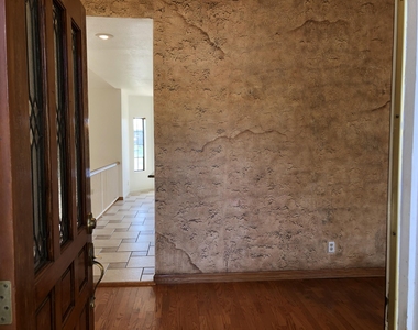 16226 S 37th Way - Photo Thumbnail 3
