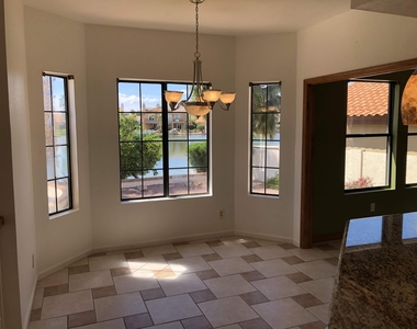 16226 S 37th Way - Photo Thumbnail 9