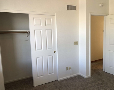 16226 S 37th Way - Photo Thumbnail 39
