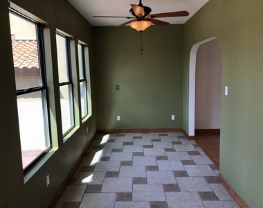 16226 S 37th Way - Photo Thumbnail 10