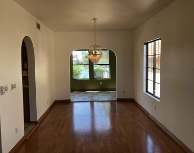 16226 S 37th Way - Photo Thumbnail 6