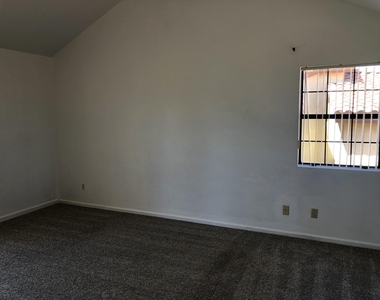 16226 S 37th Way - Photo Thumbnail 24