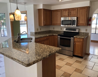 16226 S 37th Way - Photo Thumbnail 8