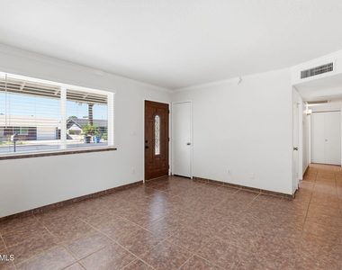 250 E Park Avenue - Photo Thumbnail 4