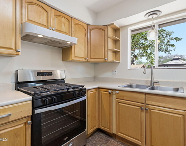 250 E Park Avenue - Photo Thumbnail 9