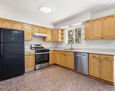 250 E Park Avenue - Photo Thumbnail 8