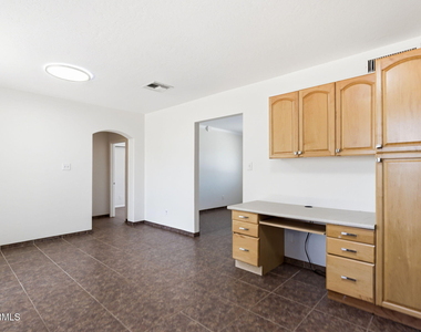 250 E Park Avenue - Photo Thumbnail 10