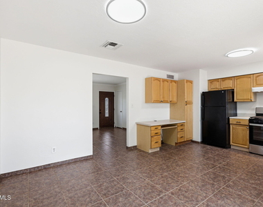 250 E Park Avenue - Photo Thumbnail 6