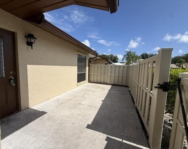 1028 Green Pine Boulevard - Photo Thumbnail 5