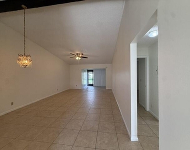 1028 Green Pine Boulevard - Photo Thumbnail 8