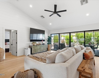 4214 E Turney Avenue - Photo Thumbnail 8