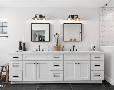 4214 E Turney Avenue - Photo Thumbnail 21