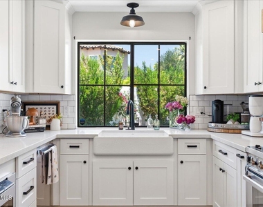 4214 E Turney Avenue - Photo Thumbnail 16