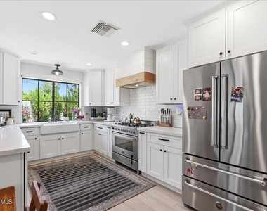 4214 E Turney Avenue - Photo Thumbnail 14