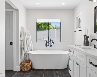 4214 E Turney Avenue - Photo Thumbnail 22