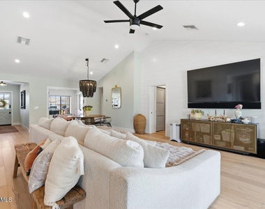 4214 E Turney Avenue - Photo Thumbnail 12