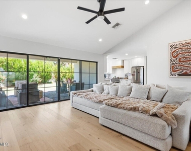 4214 E Turney Avenue - Photo Thumbnail 9