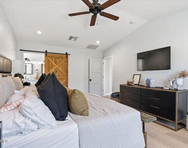 4214 E Turney Avenue - Photo Thumbnail 20