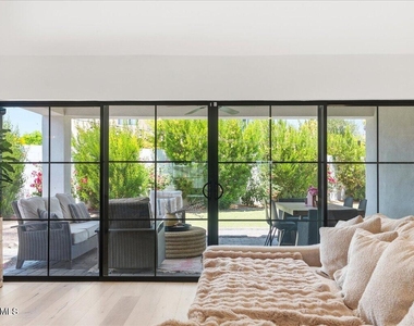 4214 E Turney Avenue - Photo Thumbnail 10