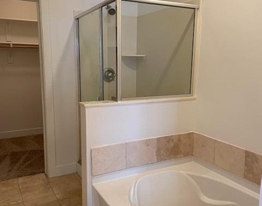 945 E Playa Del Norte Drive - Photo Thumbnail 8