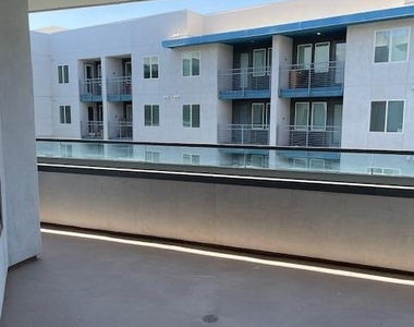 945 E Playa Del Norte Drive - Photo Thumbnail 13