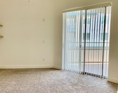 945 E Playa Del Norte Drive - Photo Thumbnail 5