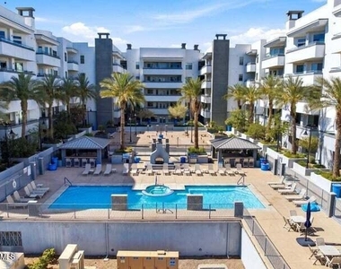 945 E Playa Del Norte Drive - Photo Thumbnail 21