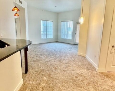 945 E Playa Del Norte Drive - Photo Thumbnail 3