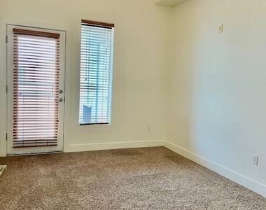 945 E Playa Del Norte Drive - Photo Thumbnail 10