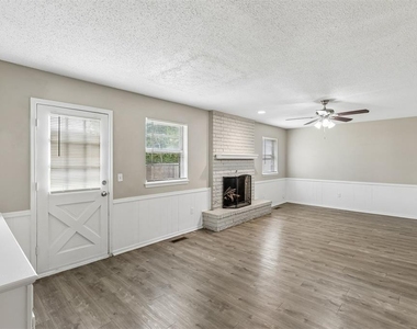 5825 Nw 72nd Street - Photo Thumbnail 2