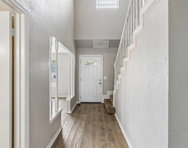 5825 Nw 72nd Street - Photo Thumbnail 1