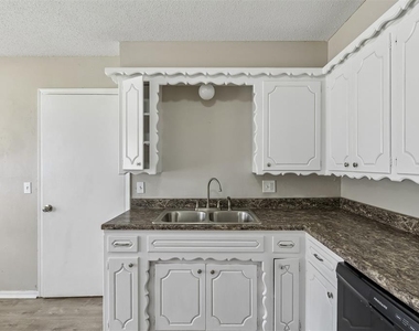 5825 Nw 72nd Street - Photo Thumbnail 10