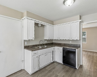 5825 Nw 72nd Street - Photo Thumbnail 9