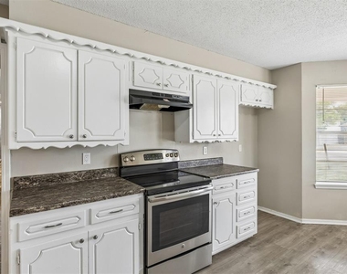 5825 Nw 72nd Street - Photo Thumbnail 6