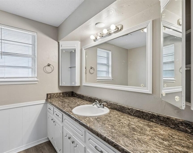 5825 Nw 72nd Street - Photo Thumbnail 29