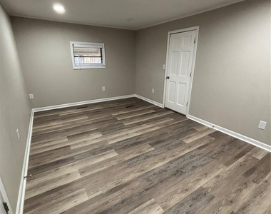 242 John C Road - Photo Thumbnail 13