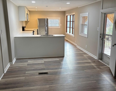 242 John C Road - Photo Thumbnail 3