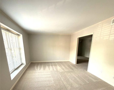 6648 Bunkerhill Circle - Photo Thumbnail 2