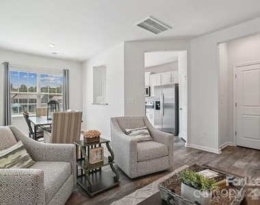 8435 Jane Drive - Photo Thumbnail 6