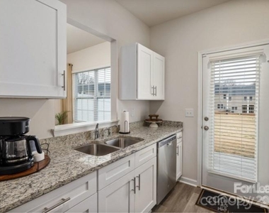 8435 Jane Drive - Photo Thumbnail 9